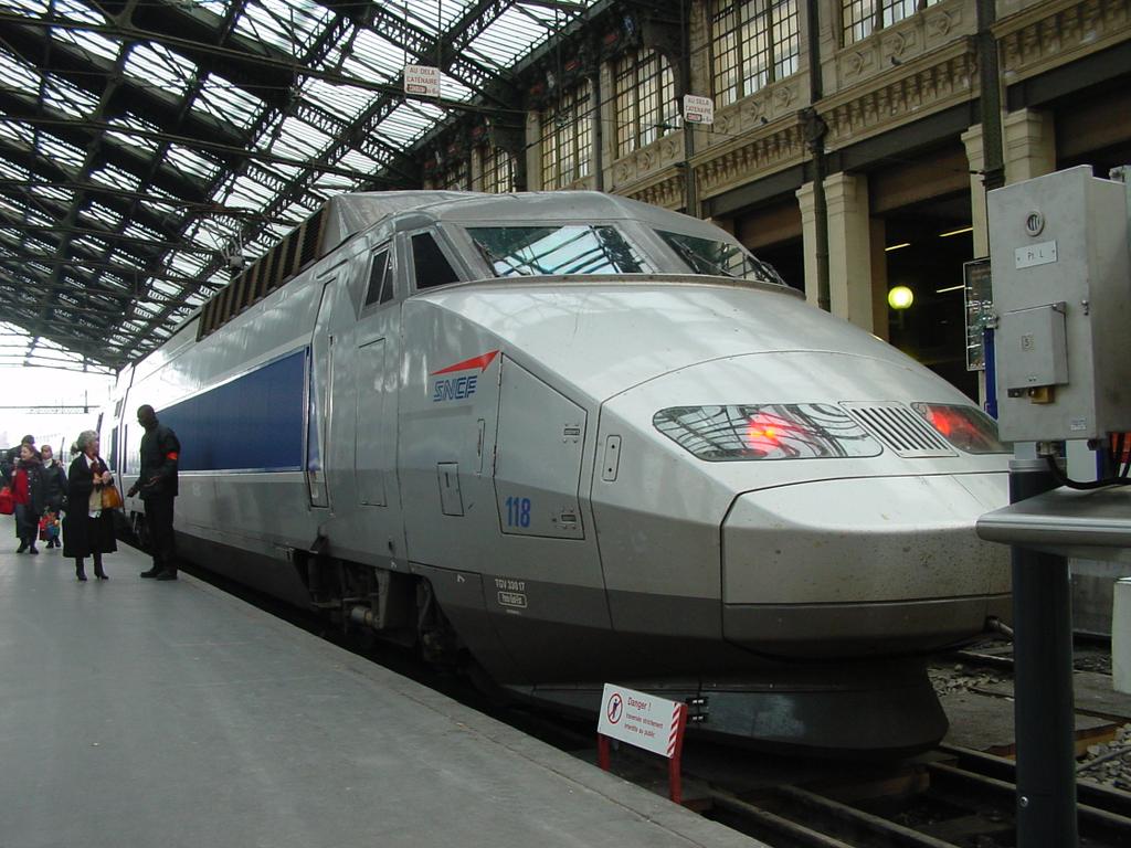 Photo d'une TGV, Prise à Paris-Gare-de-Lyon le 28 mars 2002 05:12