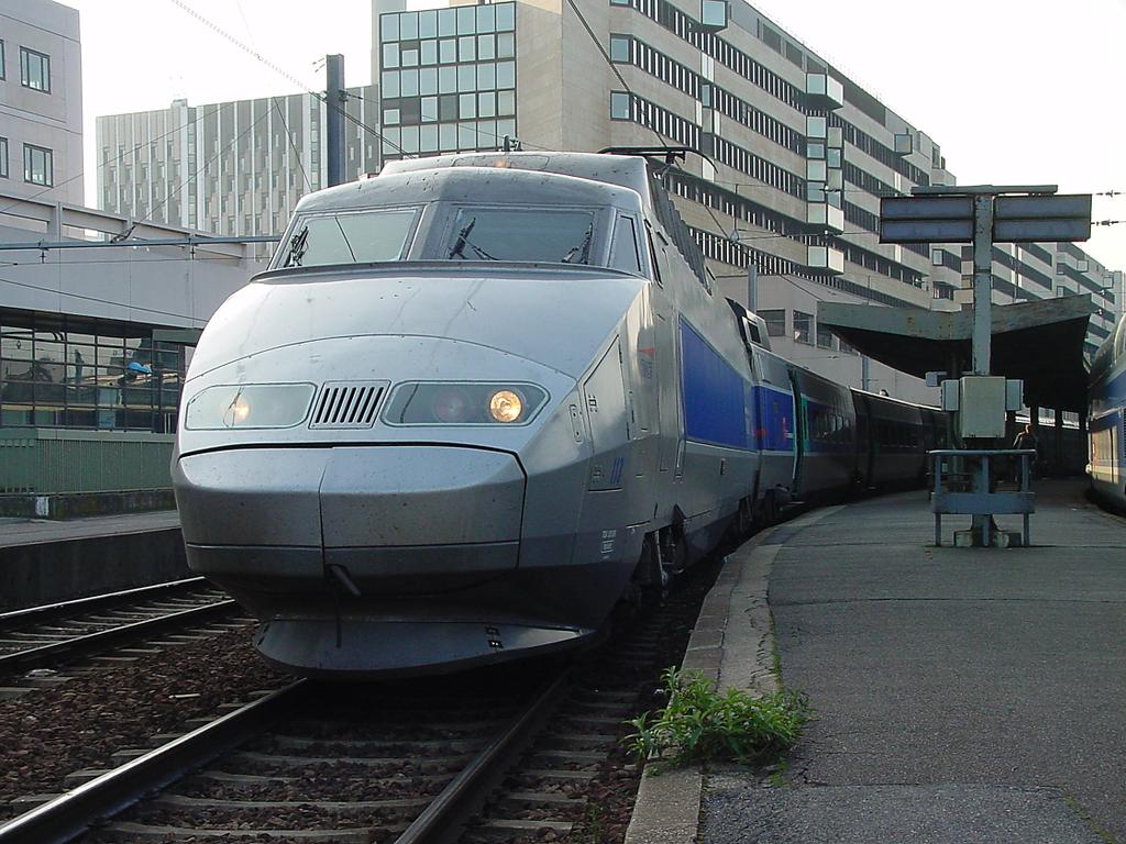 Photo d'une TGV, Prise à Paris-Gare-de-Lyon le 28 mars 2002 05:36