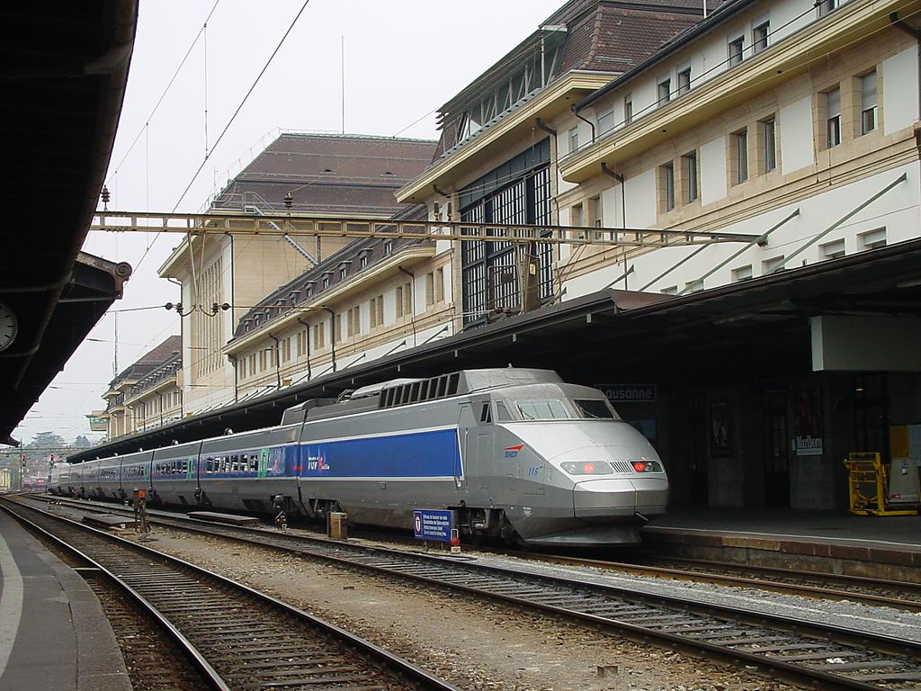 Photo d'une TGV, Prise à Lausanne le 7 avril 2002 04:59