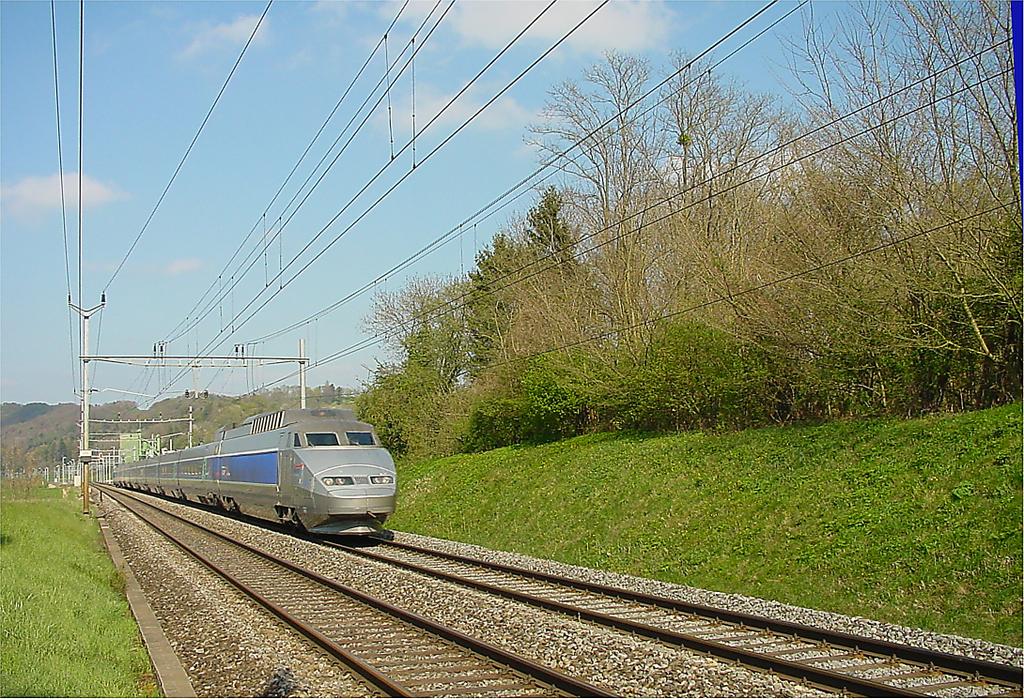 Photo d'une TGV, Prise à Daillens le 21 avril 2002 04:44