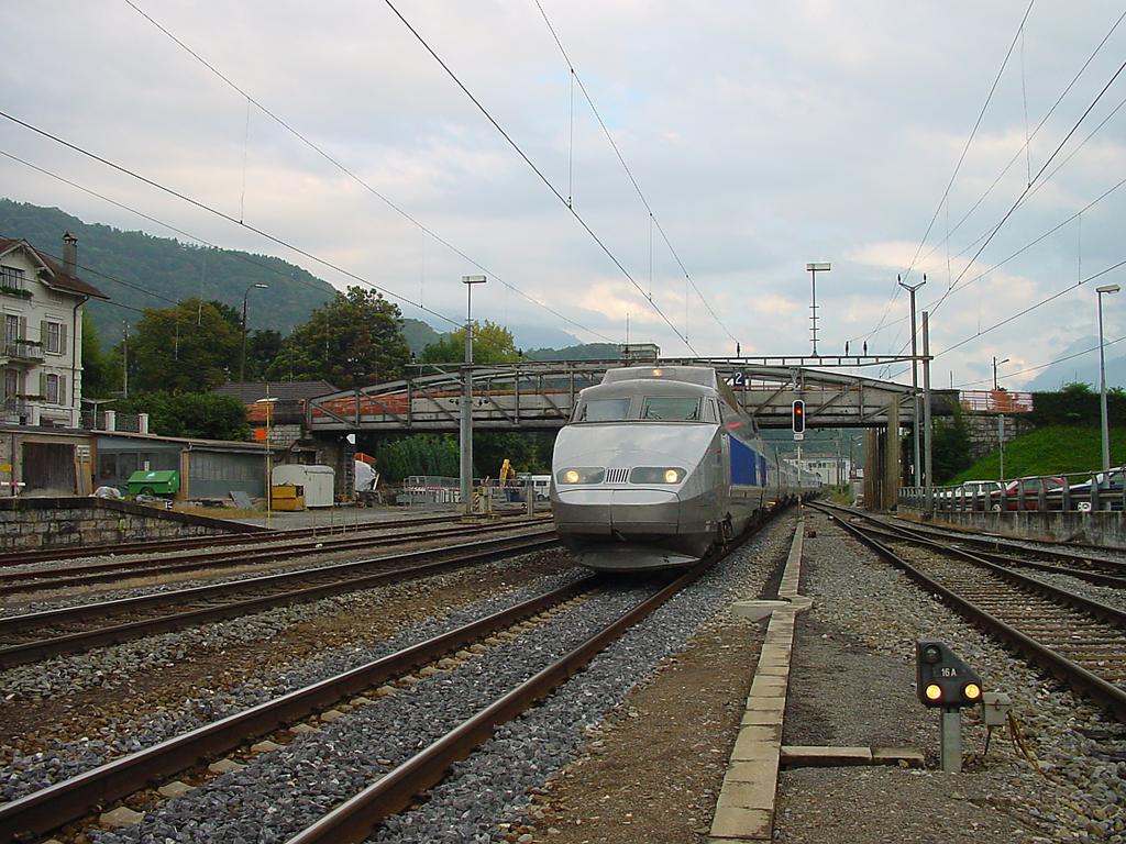 Photo d'une TGV, Prise à Aigle le 21 septembre 2002 06:16