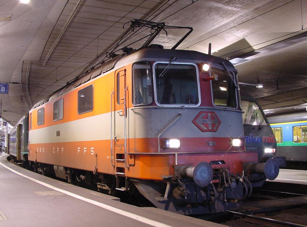 Photo d'une Re 420 (Re 4/4 II) 11101-11155, Prise à Bern le 26 septembre 2002 11:51