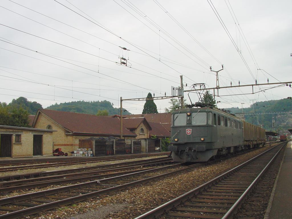 Photo d'une Ae 610 (Ae 6/6) 11403-11520, Prise à Burgdorf le 26 septembre 2002 12:17