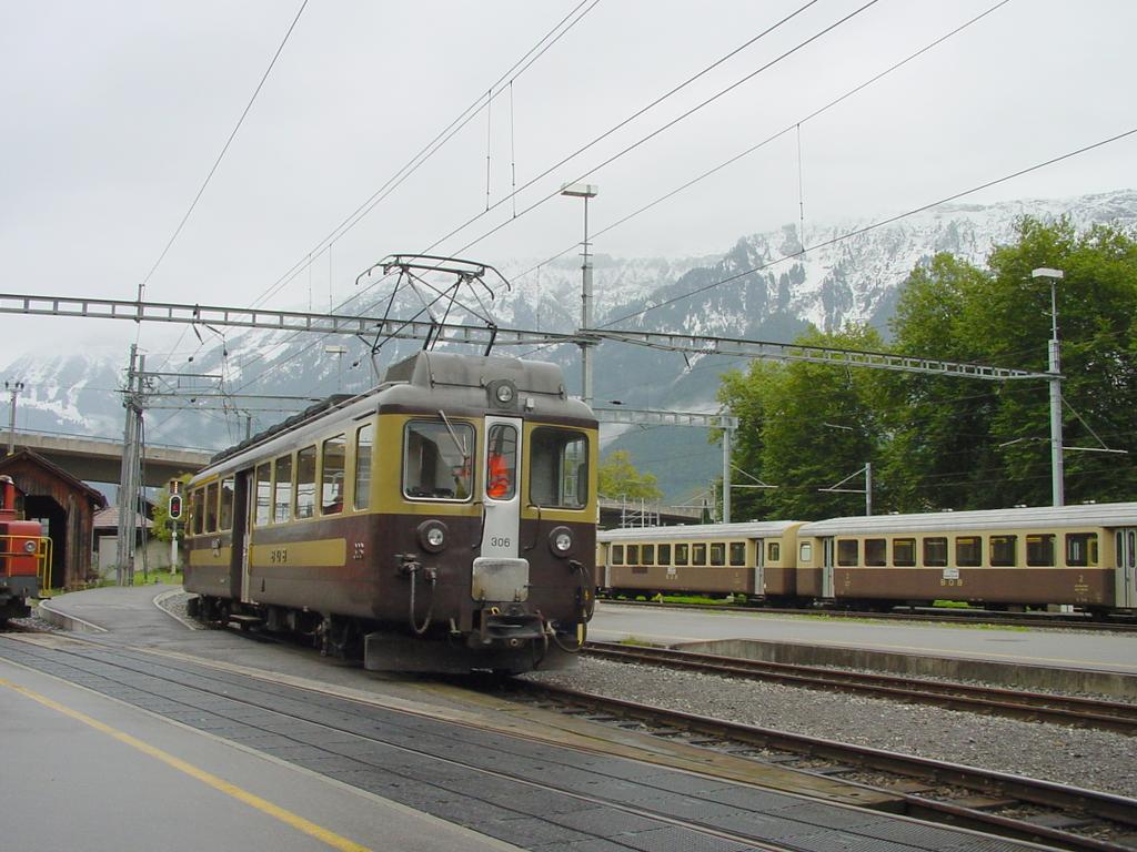Photo d'une ABeh 4/4 I 304-310, Prise à Interlaken Ost le 26 septembre 2002 04:29