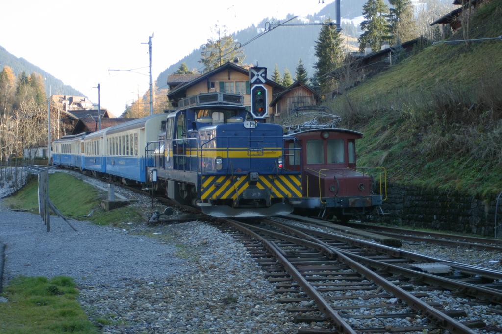 Photo d'une Gm 4/4 2003-2004, Prise à Gstaad le 12 novembre 2002 02:31