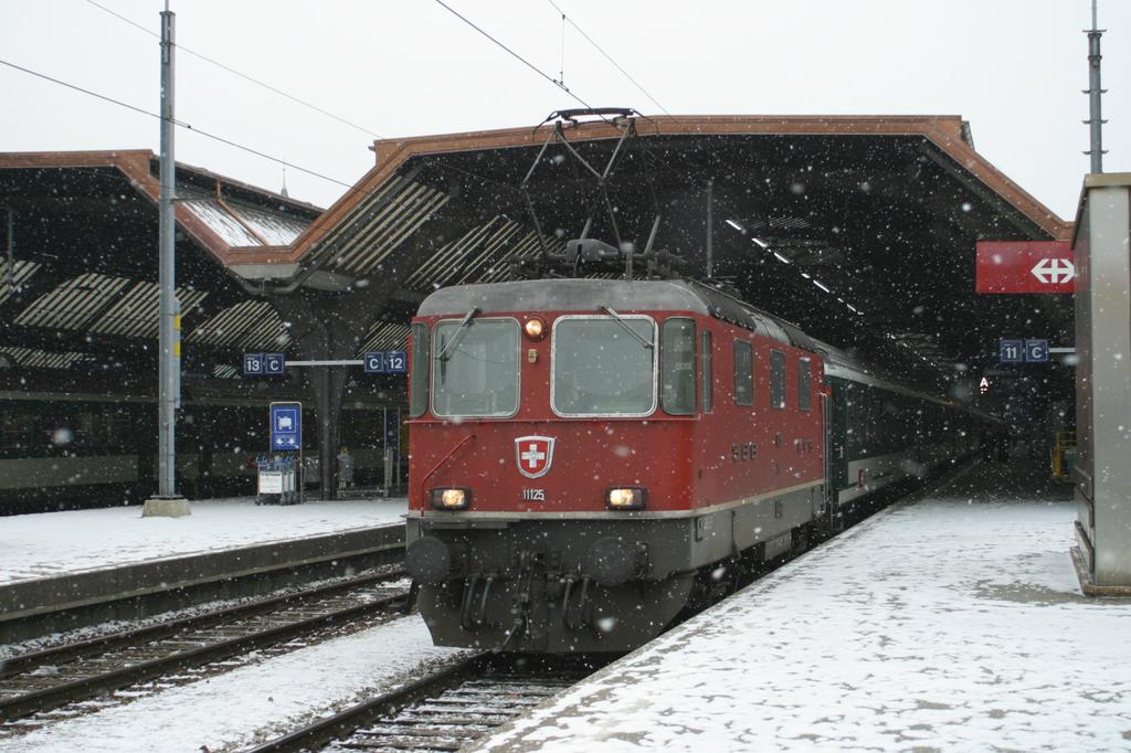 Photo d'une Re 420 (Re 4/4 II) 11101-11155, Prise à Zurich HB le 10 janvier 2003 11:01