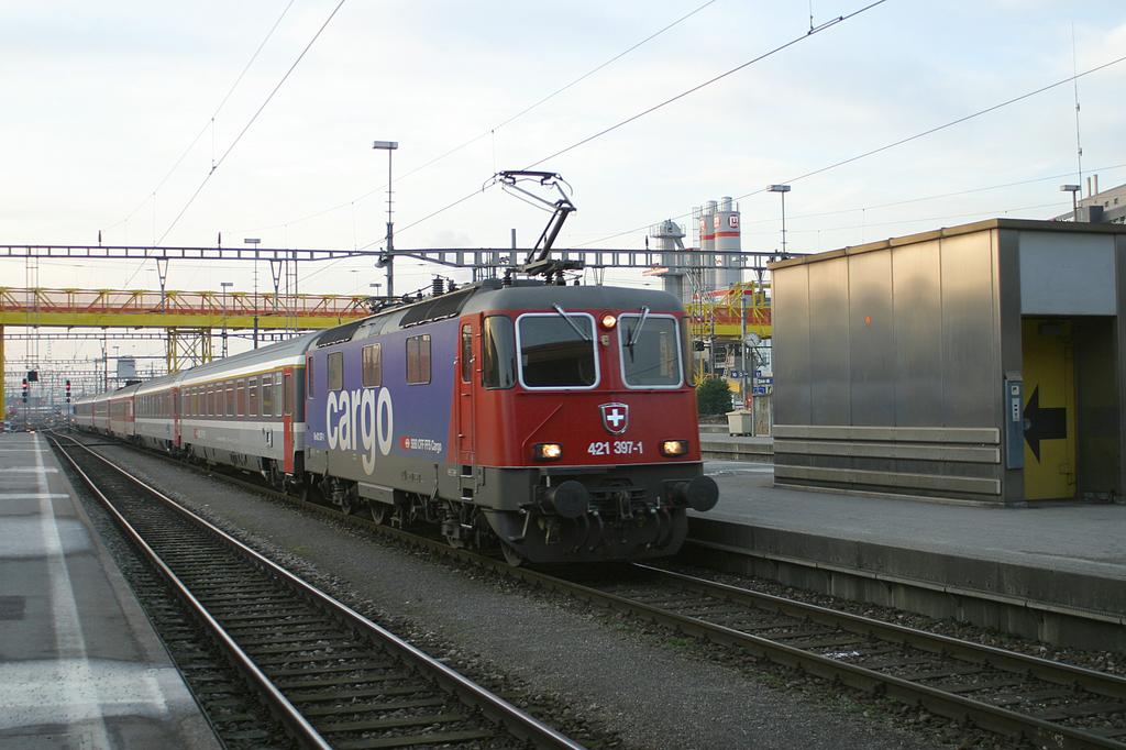 Photo d'une Re 421 371-397 sans 382???, Prise à Zürich HB le 20 janvier 2003 04:44