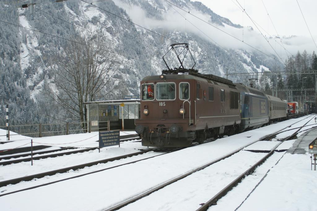 Photo d'une Re 4/4 161-195, Prise à Blausee Zement le 23 janvier 2003 01:07