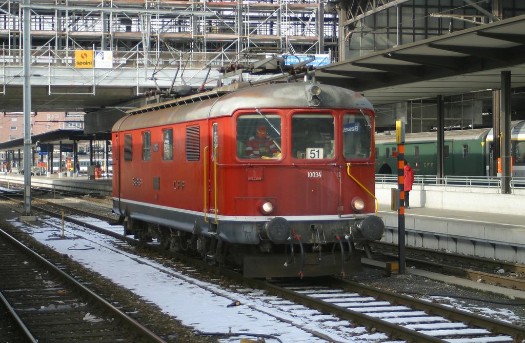 Photo d'une Re 4/4 I 10030-100044, Prise à Basel SBB le 7 février 2003 12:51