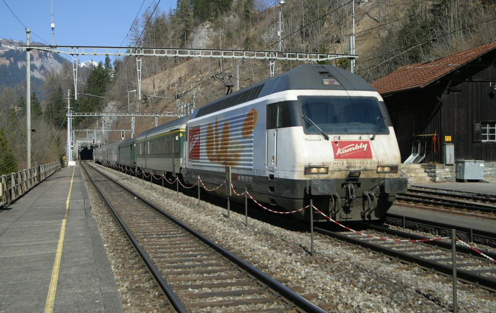 Photo d'une Re 460 000-118, Prise à Blausee-Mitholz le 18 mars 2003 11:03