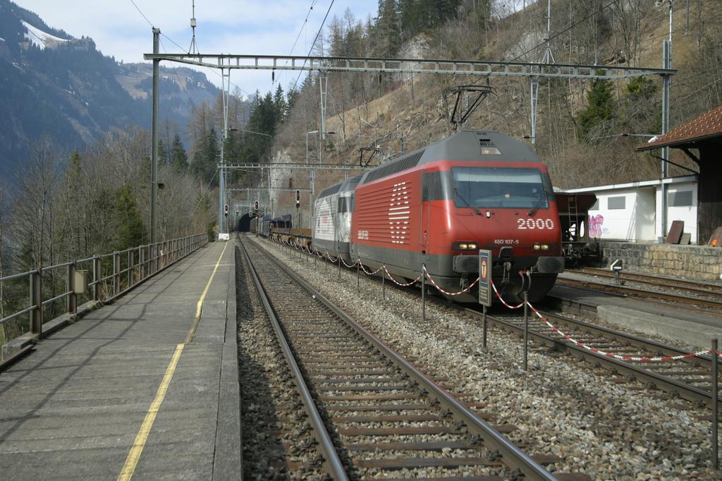 Photo d'une Re 460 000-118, Prise à Blausee-Mitholz le 21 mars 2003 01:49