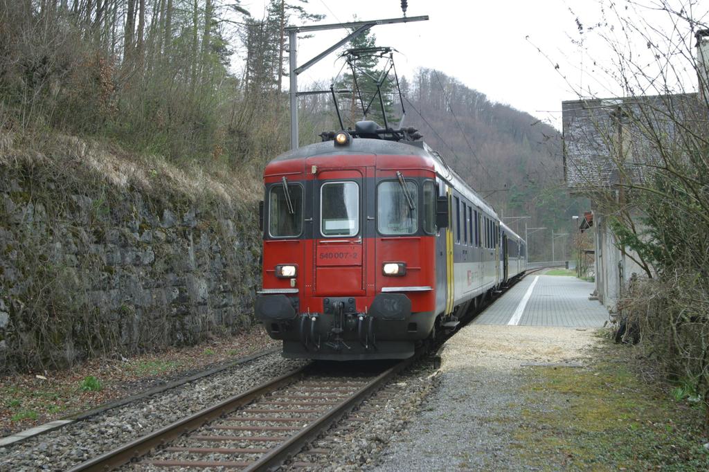 Photo d'une RBe 540 006-079, Prise à Rümlingen le 3 avril 2003 02:41
