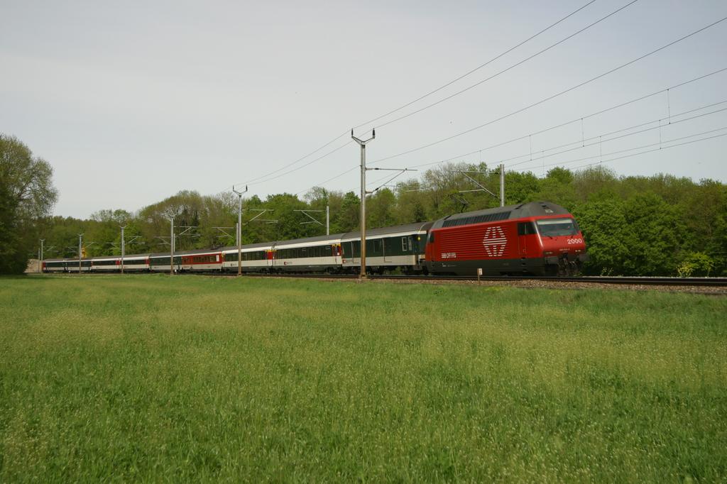 Photo d'une Re 460 000-118, Prise à Cossonay le 1 mai 2003 03:31