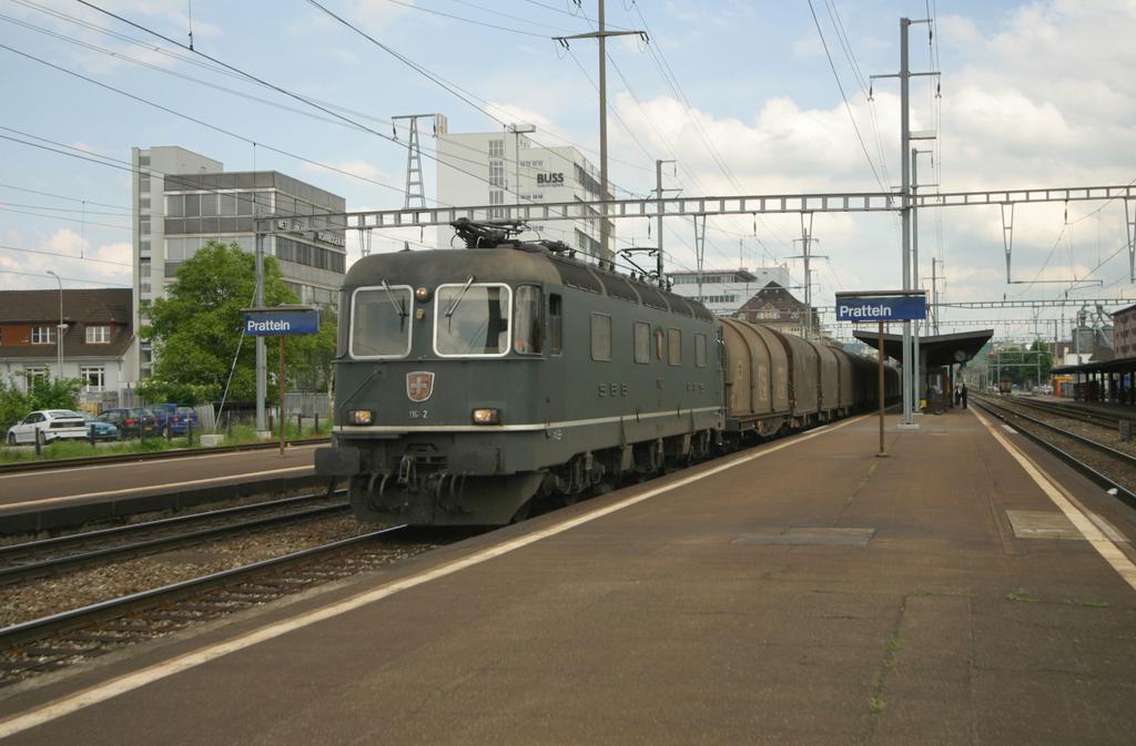 Photo d'une Re 620 (Re 6/6) 11605-11689, Prise à Pratteln le 12 mai 2003 03:25