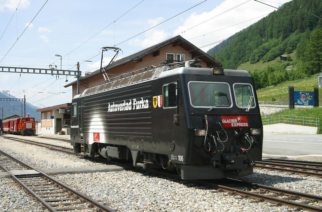 Photo d'une HGe 4/4 II 101-108, Prise à Oberalppasshöhe-Calmot le 10 juin 2003 12:17