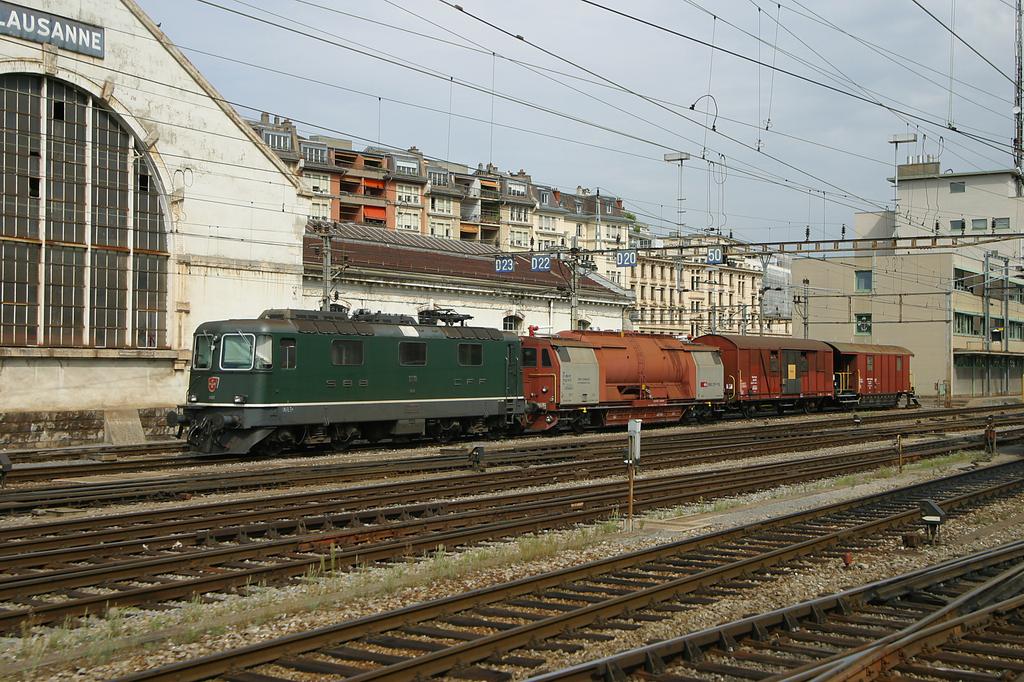 Photo d'une Re 420 (Re 4/4 II) 11101-11155, Prise à Lausanne le 15 juin 2003 04:07