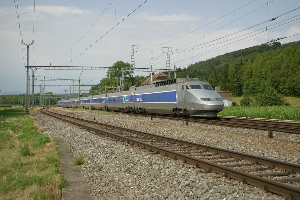 Photo d'une TGV, Prise à Daillens le 16 juillet 2003 04:44