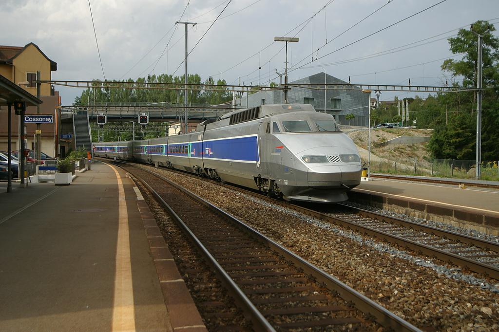 Photo d'une TGV, Prise à Cossonay le 15 août 2003 04:41