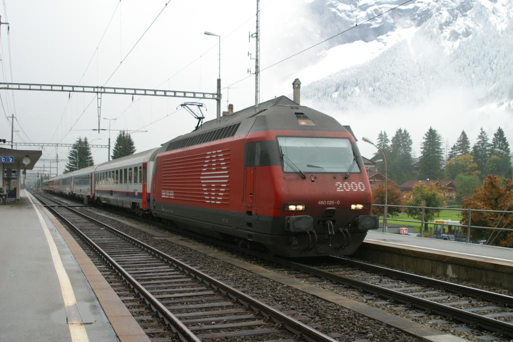 Photo d'une Re 460 000-118, Prise à Kandersteg le 5 octobre 2003 04:23