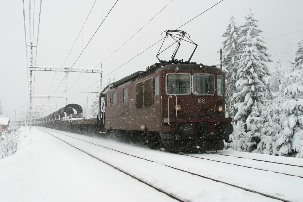 Photo d'une Re 4/4 161-195, Prise à Kandersteg le 28 novembre 2003 12:38