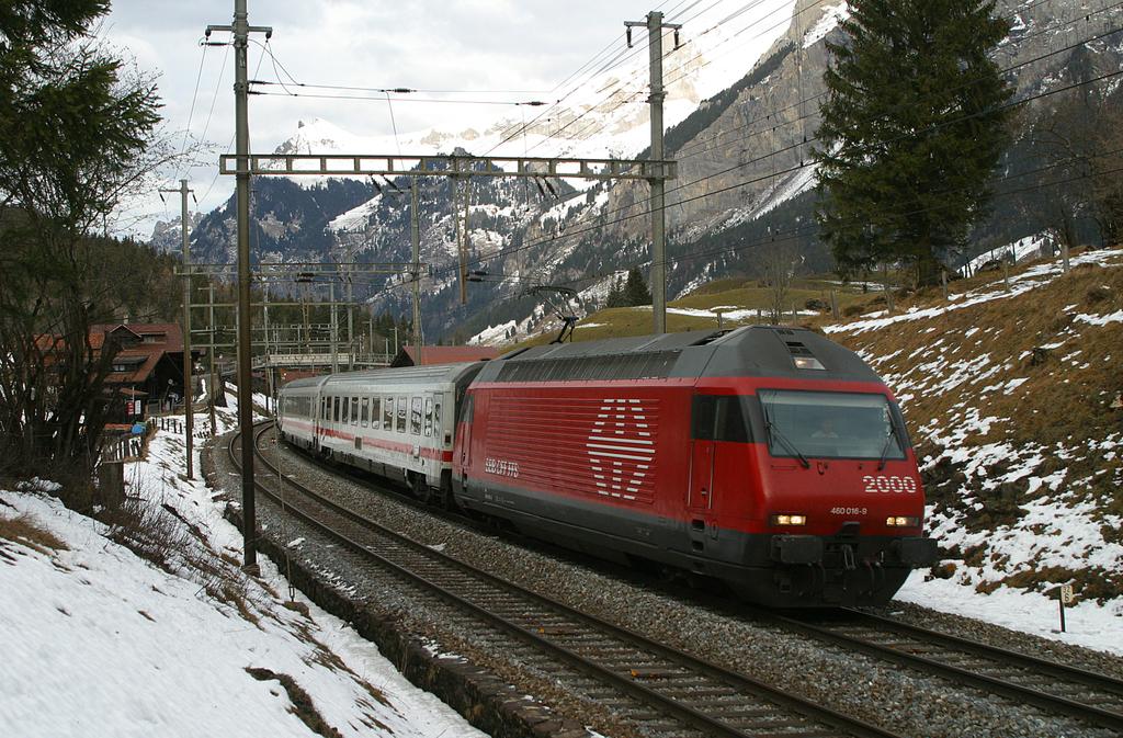 Photo d'une Re 460 000-118, Prise à Kandersteg le 1 décembre 2003 02:25