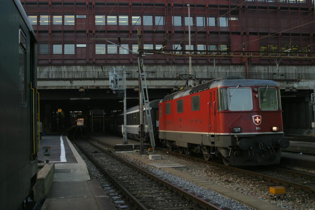 Photo d'une Re 420 (Re 4/4 II) 11101-11155, Prise à Basel SBB le 9 décembre 2003 04:00