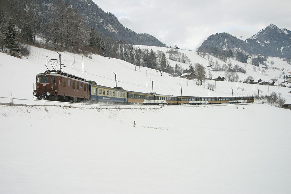 Photo d'une Ae 4/4 251-252 257-258, Prise à Oberwil im Simmental le 26 janvier 2004 02:20