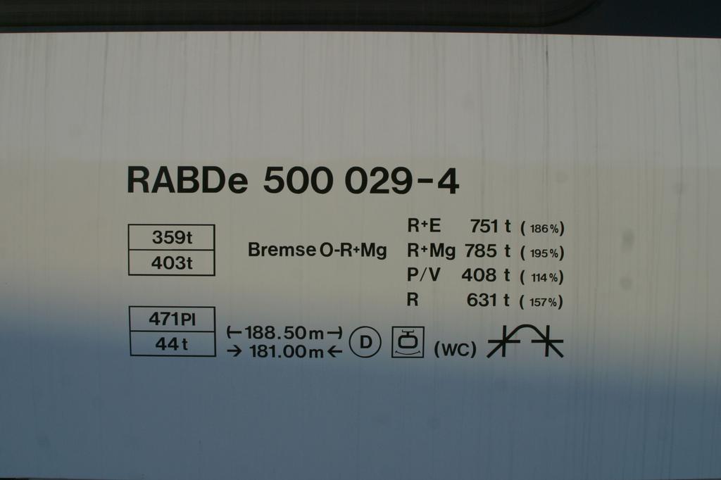 Photo d'une RABDe 500 000-043, Prise à Delémont le 9 février 2004 05:06