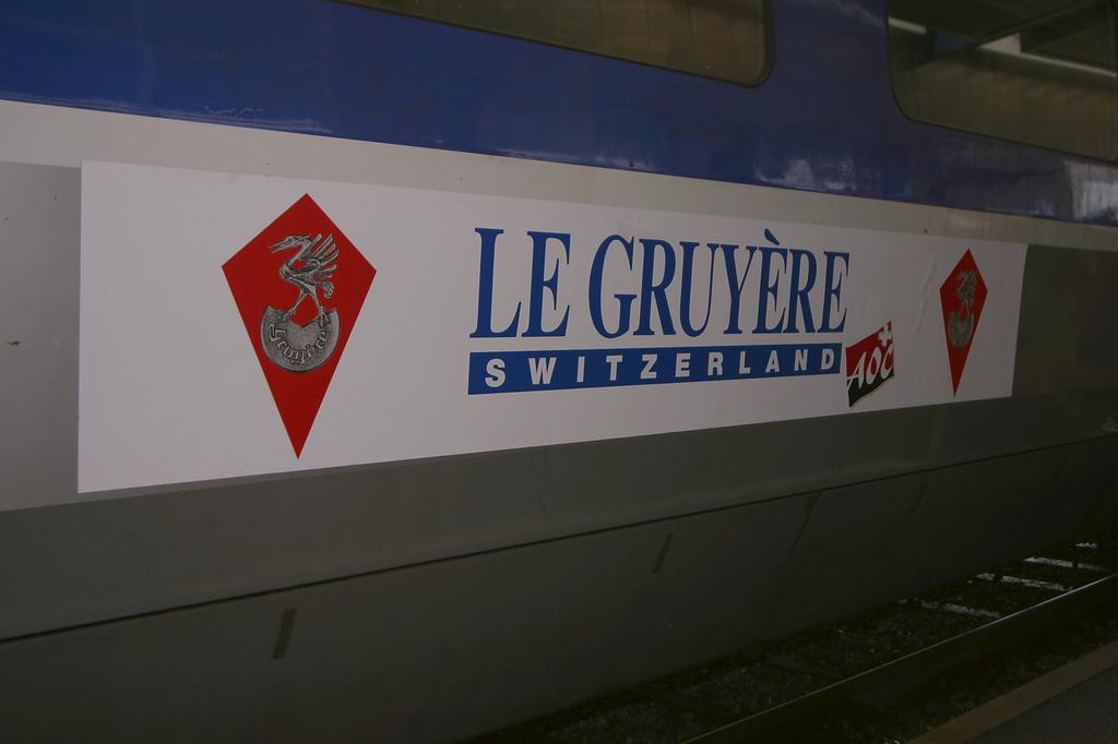 Photo d'une TGV, Prise à Bulle le 5 mars 2004 11:16