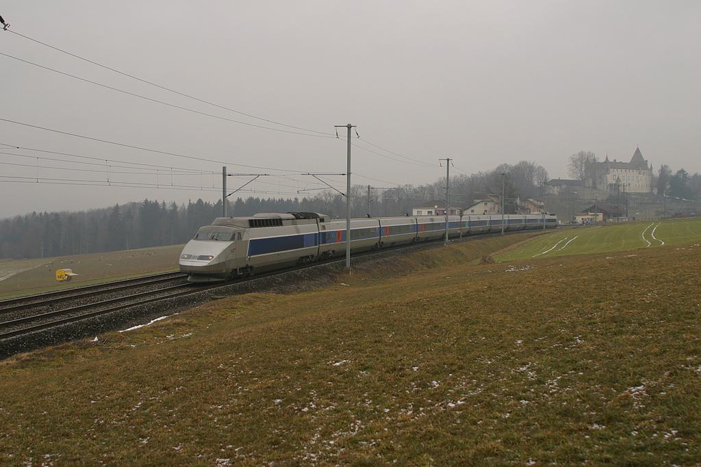 Photo d'une TGV, Prise à Oron le 5 mars 2004 12:39