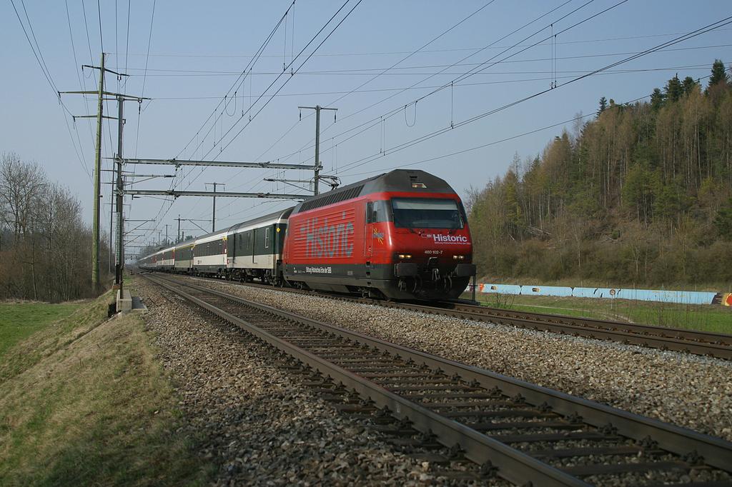 Photo d'une Re 460 000-118, Prise à Uttigen le 2 avril 2004 04:37