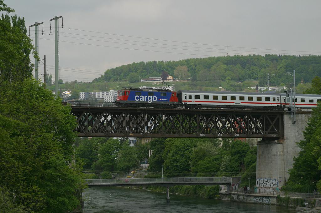 Photo d'une Re 421 371-397 sans 382???, Prise à Zürich HB le 4 mai 2004 12:24