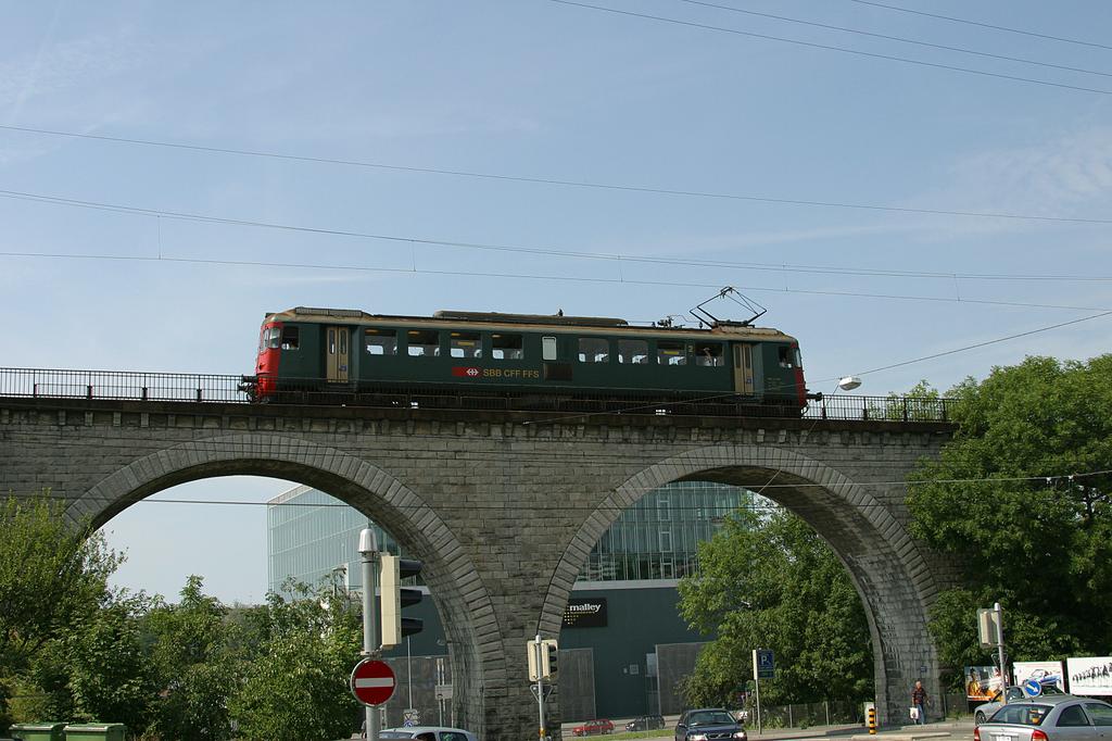 Photo d'une RBe 4/4 1401-1406, Prise à Lausanne-Sébeillon le 31 juillet 2004 11:26