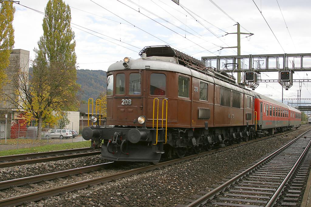 Photo d'une Ae 6/8 208, Prise à Lerchenfeld le 21 octobre 2004 01:37