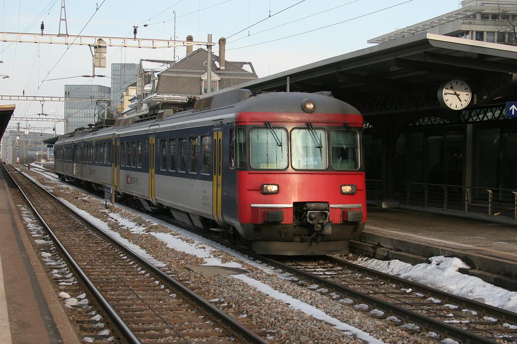 Photo d'une RABDe 510 (RABDE 12/12) 1101-1118, Prise à Zürich Oerlikon le 3 mars 2005 04:46