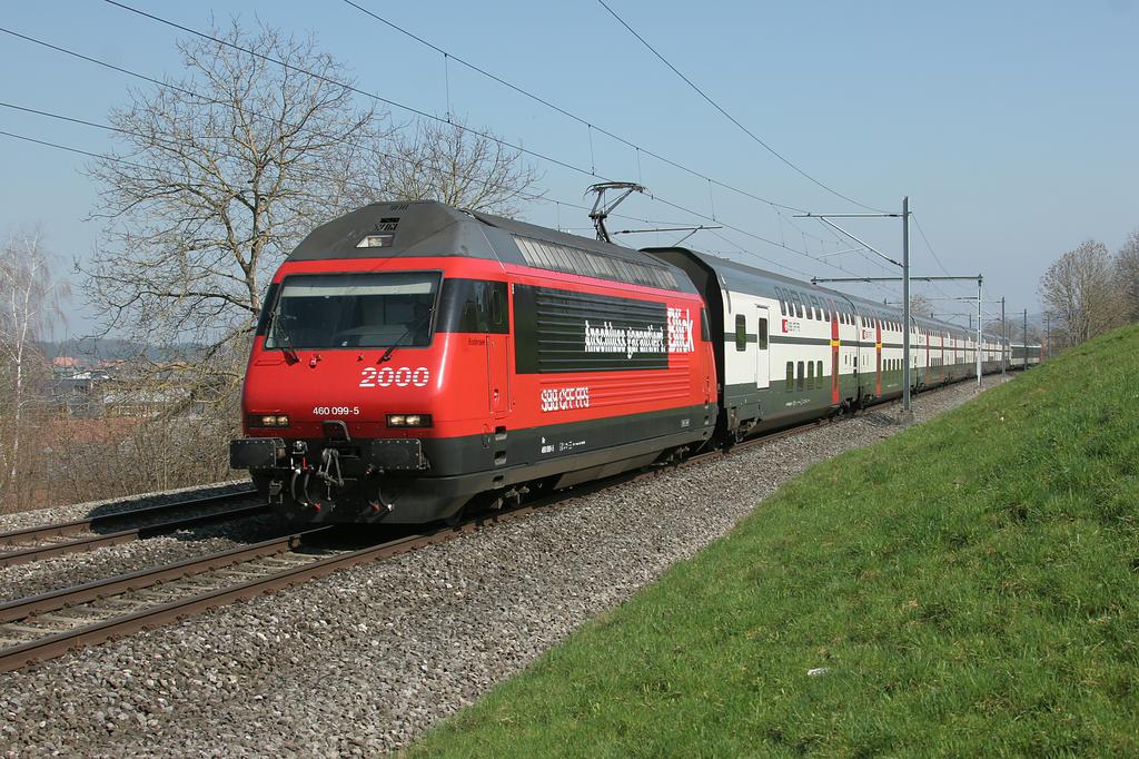 Photo d'une Re 460 000-118, Prise à Münchenbuchsee le 1 avril 2005 03:53