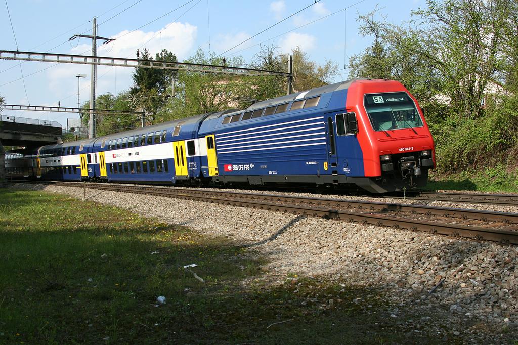 Photo d'une Re 450 000-114, Prise à Glattbrugg le 21 avril 2005 04:47