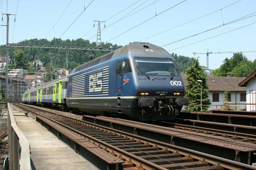 Photo d'une Re 465 001-018, Prise à Luzern le 28 juin 2005 01:04