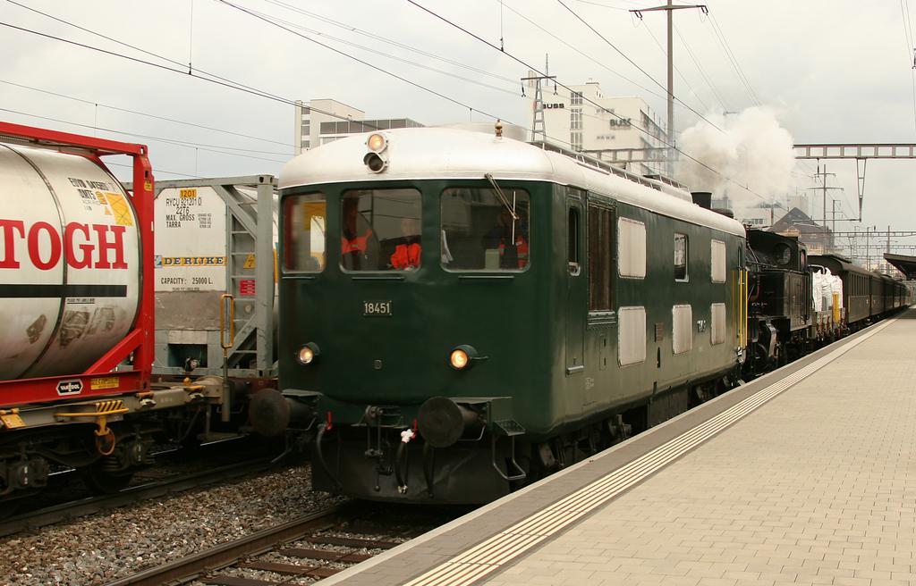 Photo d'une Bm 4/4 II 18451, Prise à Pratteln le 2 avril 2008 03:36