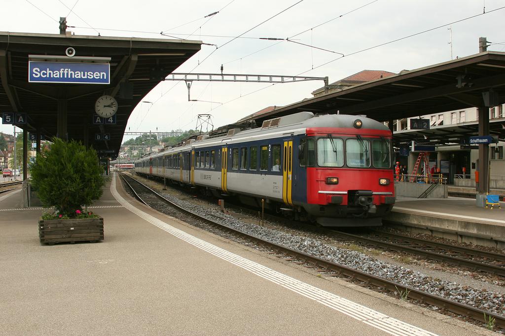 Photo d'une RABDe 510 (RABDE 12/12) 1101-1118, Prise à Schaffhausen le 20 mai 2008 03:15